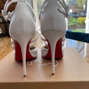 CL BN! wore 2 min,. Absolutely stunning size 41